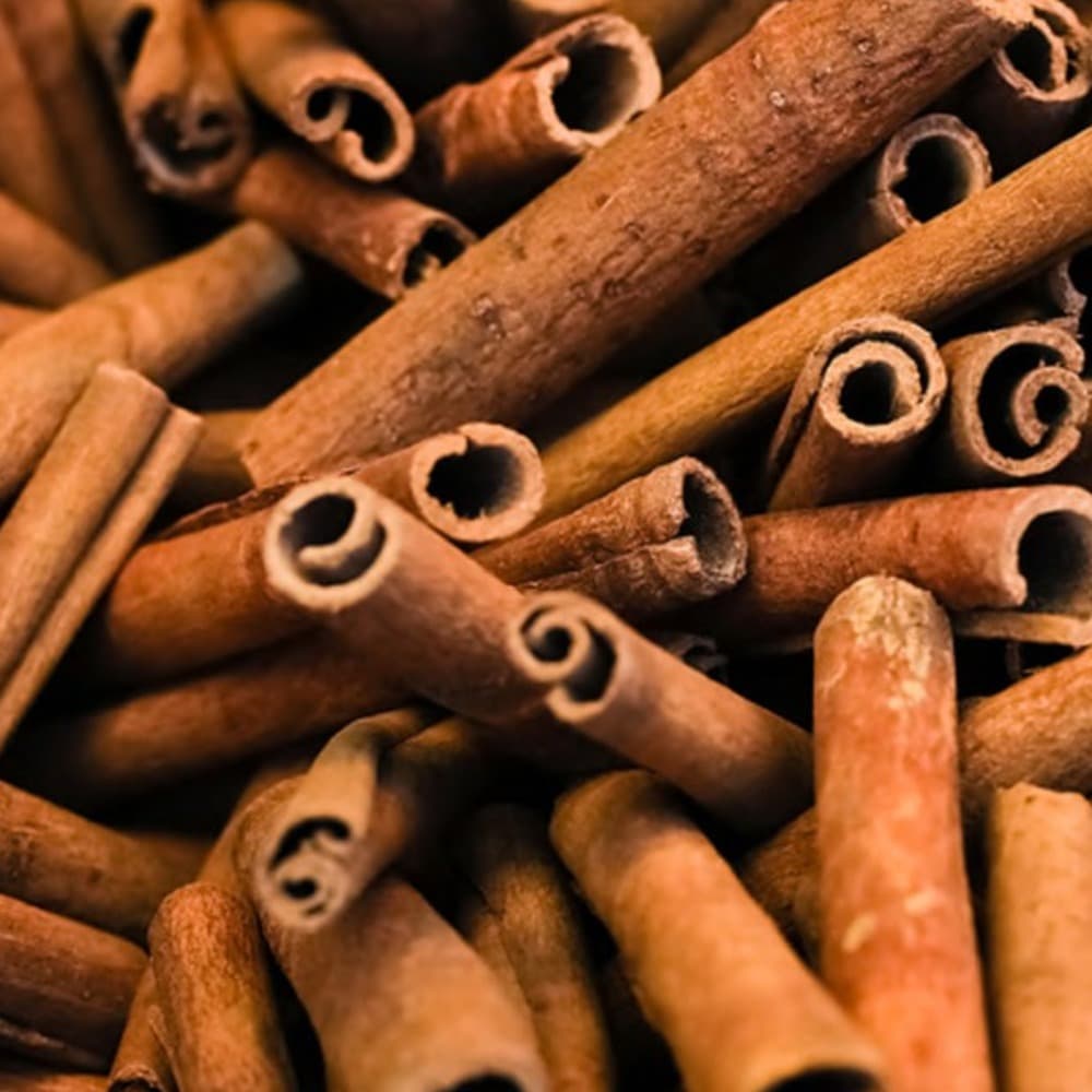 Rolled cinnamon quills stacked together